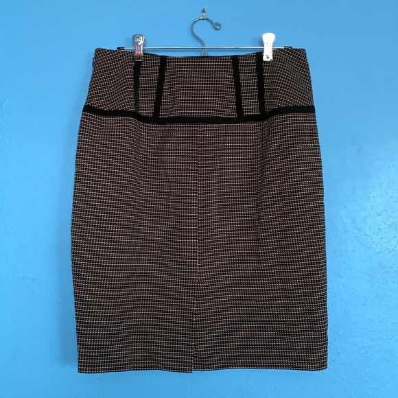 THE LIMITED Black and White Tiny Polka Dot Pattern Pencil Skirt - Picture 2 of 7